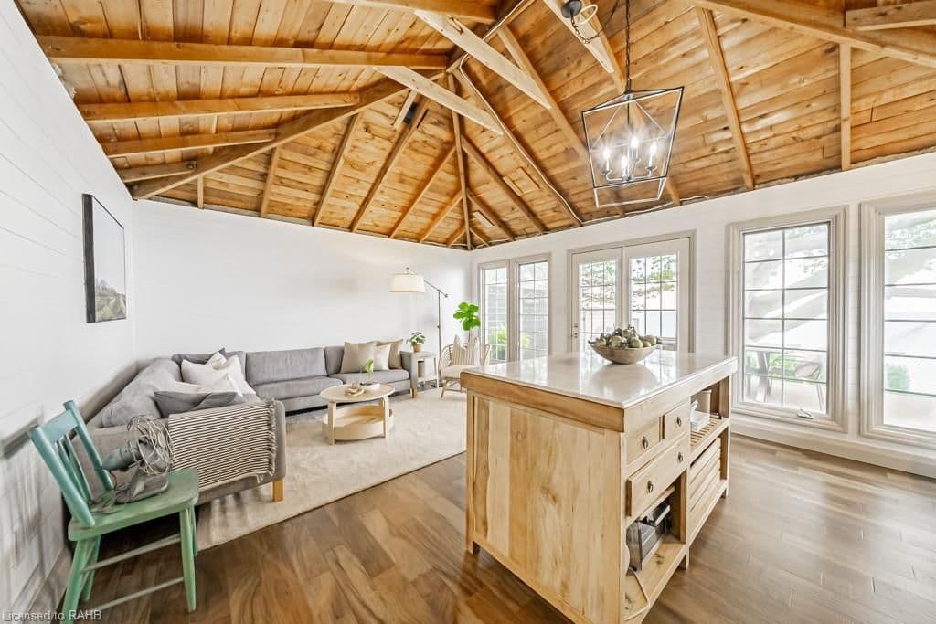 Vaulted ceiling, open concept